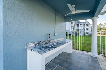 Outdoor wet bar